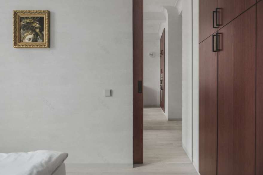 Gracefully Nostalgic A Contemporary Apartment in Minsk Reminisce About its Past-40