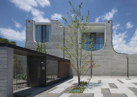 Curving roofline enhances acoustics inside house by NKS Architects-2