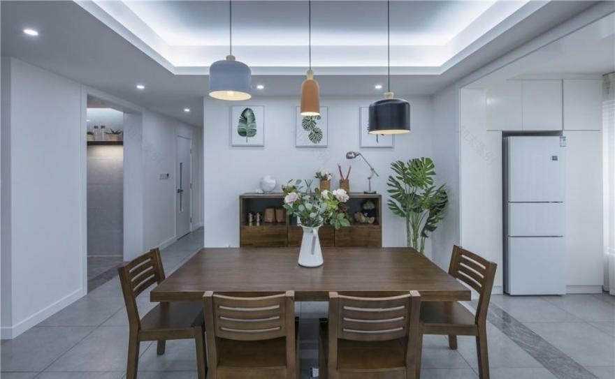 一个人的舒适生活,开放式公共空间与多功能卧室设计-12