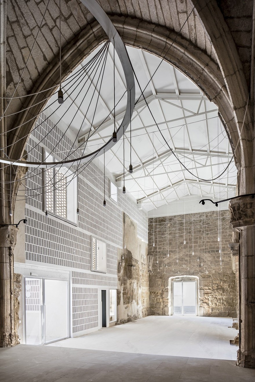 古教堂新生命 | 西班牙 Vilanova de la Barca 教堂改造-4