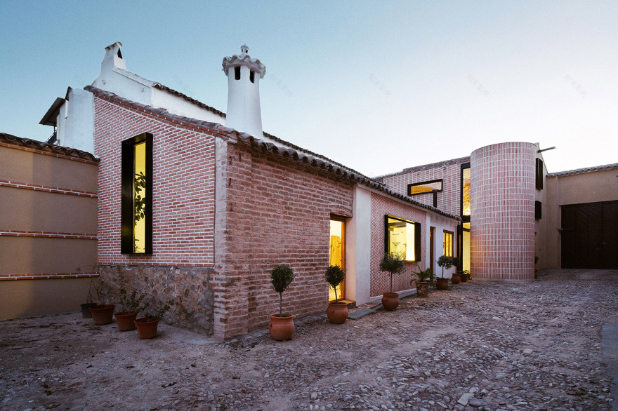 茅草屋的新时代,西班牙 / OOIIO Architecture-3