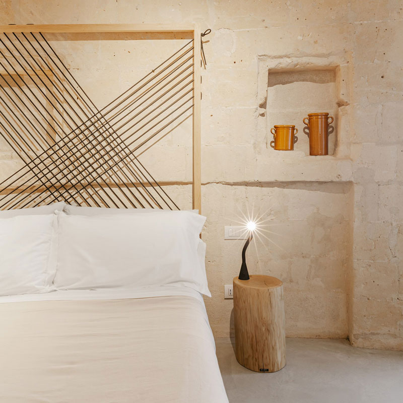 火山岩墙壁和古董花瓶：意大利的艾马斯特里迷你酒店-15