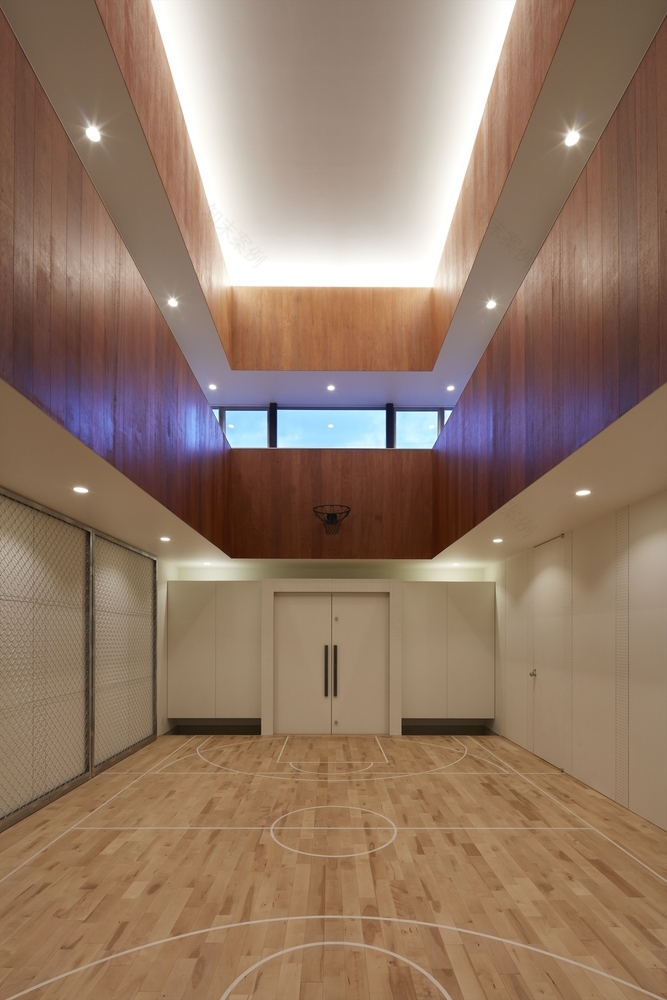 体育馆式住宅设计,室内篮球场与生活空间的创新融合-19