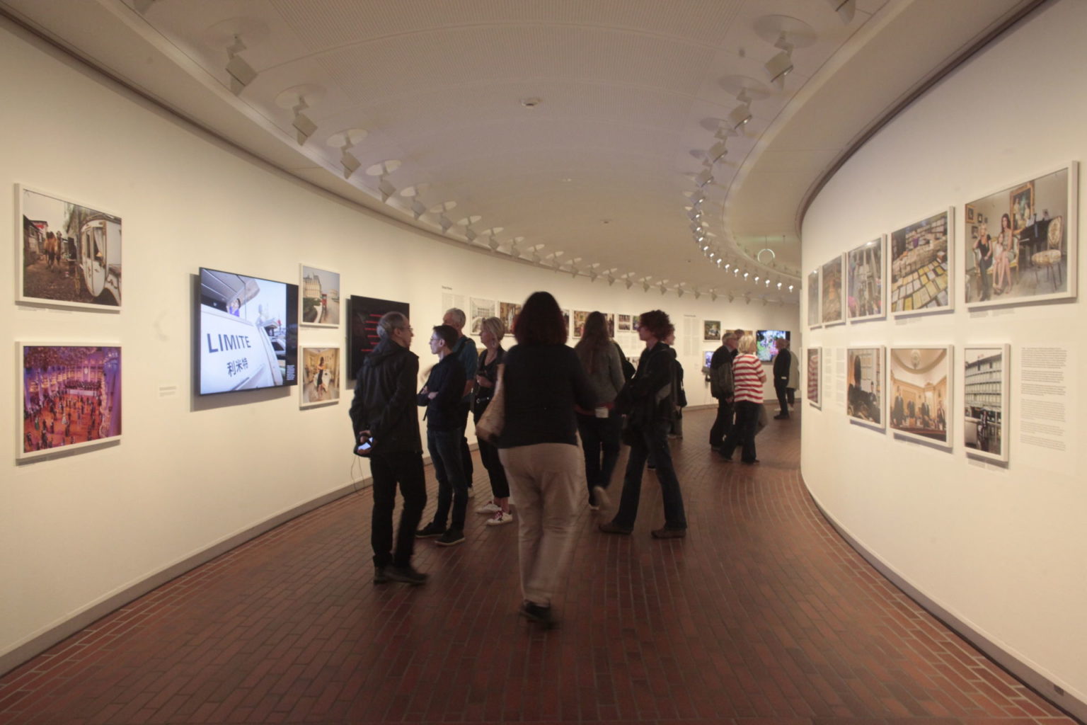デンマークの海岸線に位置する世界一美しいと称される環境に溶け込む美術館「ルイジアナ美術館」 - #casa-15