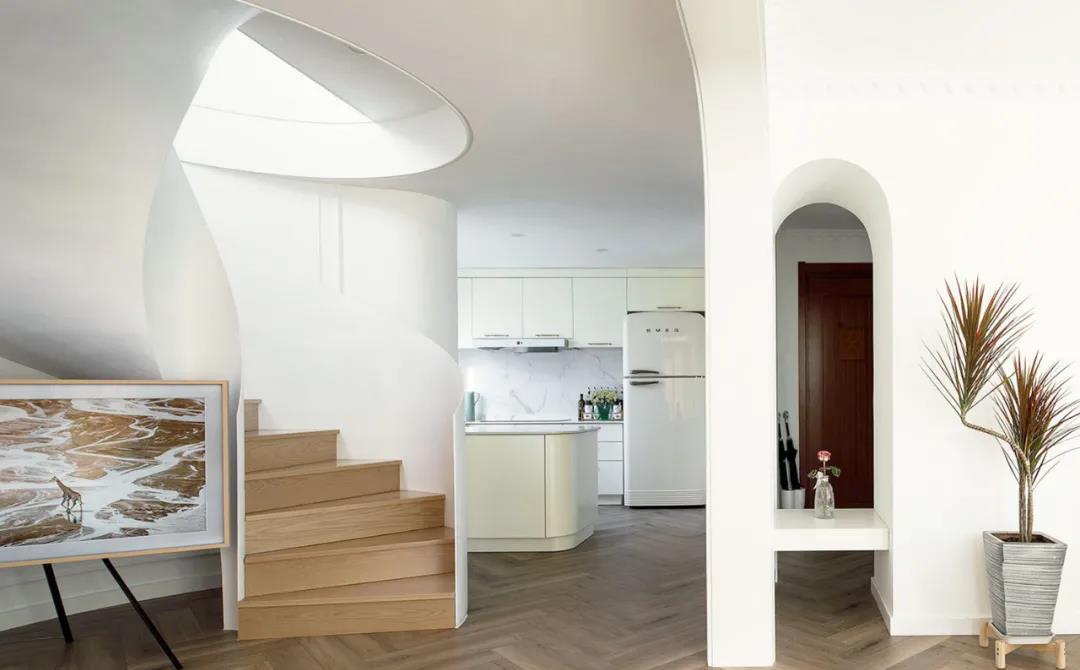 法式旋转楼梯公寓-3