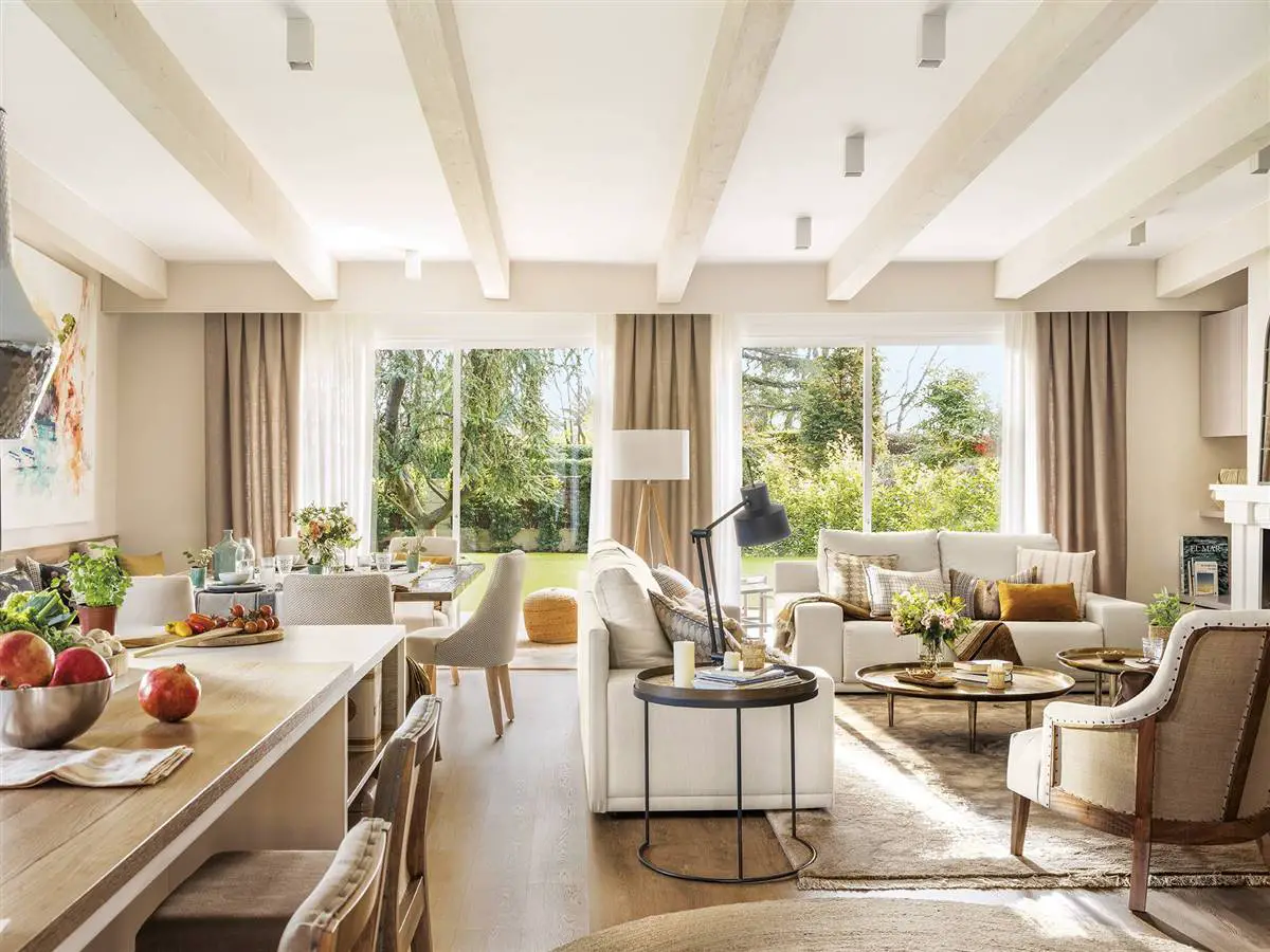 巴塞罗那郊区梦幻之家 | 厨房岛与儿童游戏室的完美结合-1