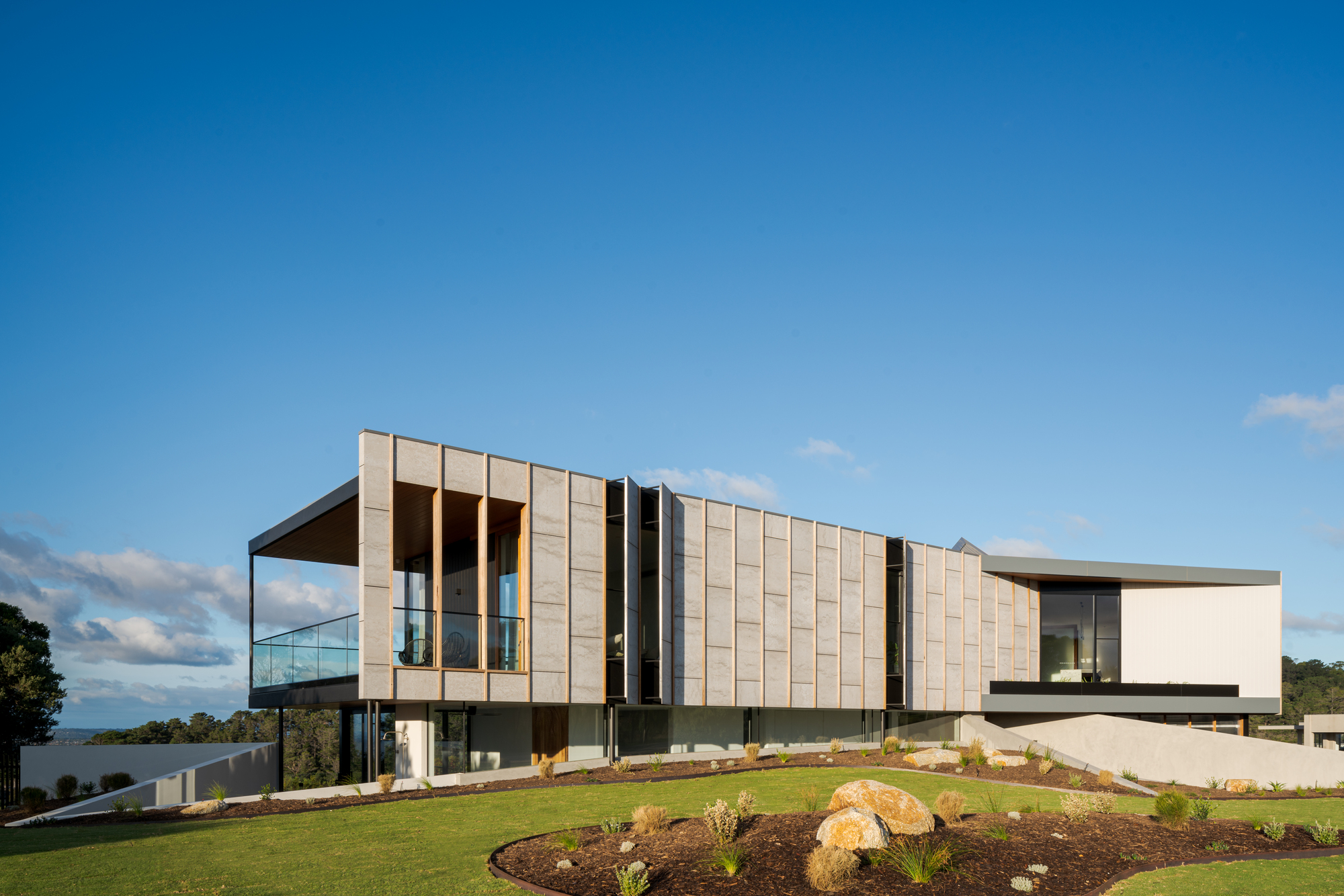 Three Angle House / Megowan Architectural-25