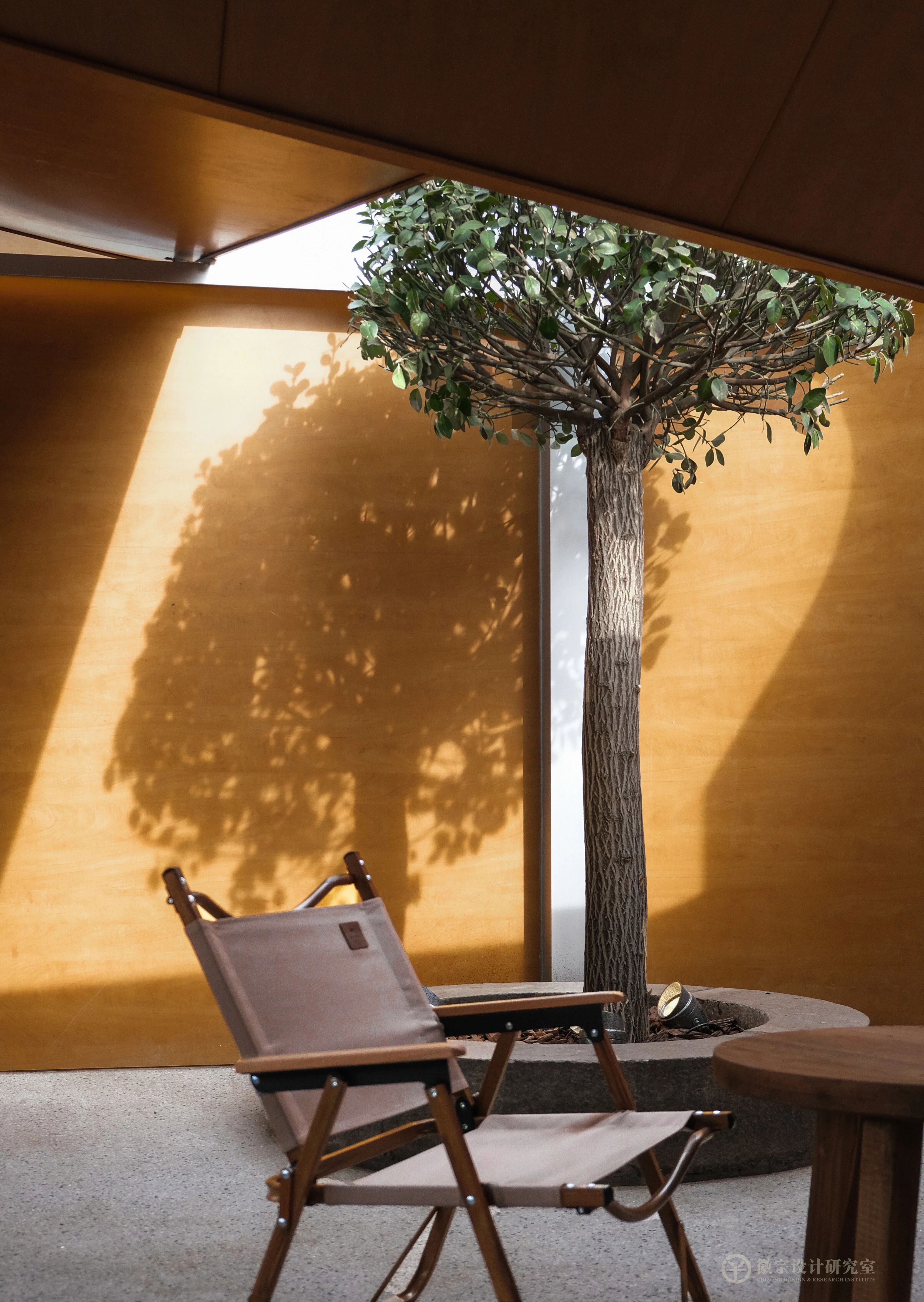 「被撕开的礼盒」SOONSOO CHICKEN中国首店设计丨中国郑州-40