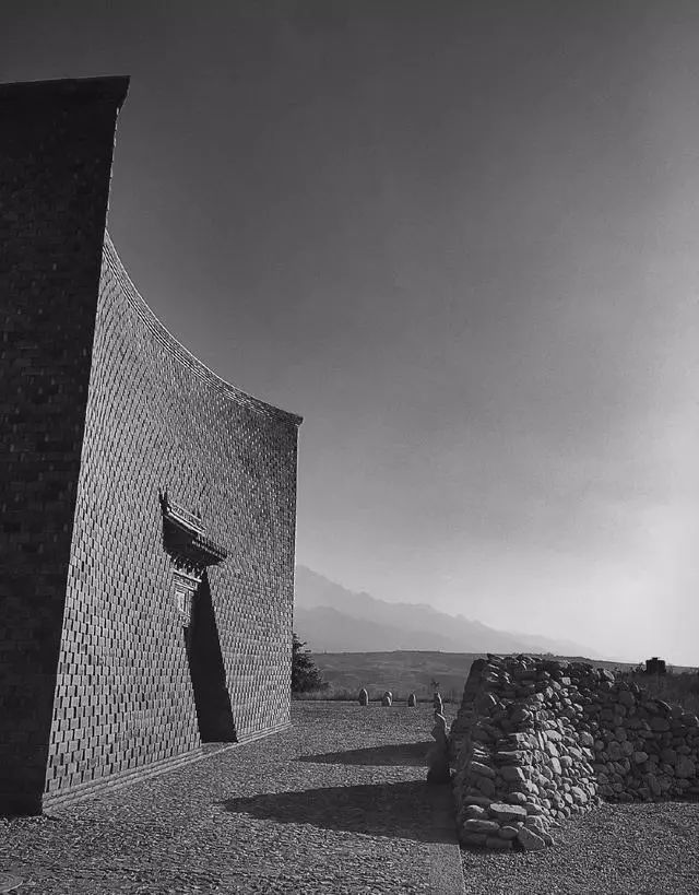 美剧《摩登家庭》里没人要的豪宅，竟然是这位世界级知名建筑师的家！儿子还是当红小鲜肉！-229