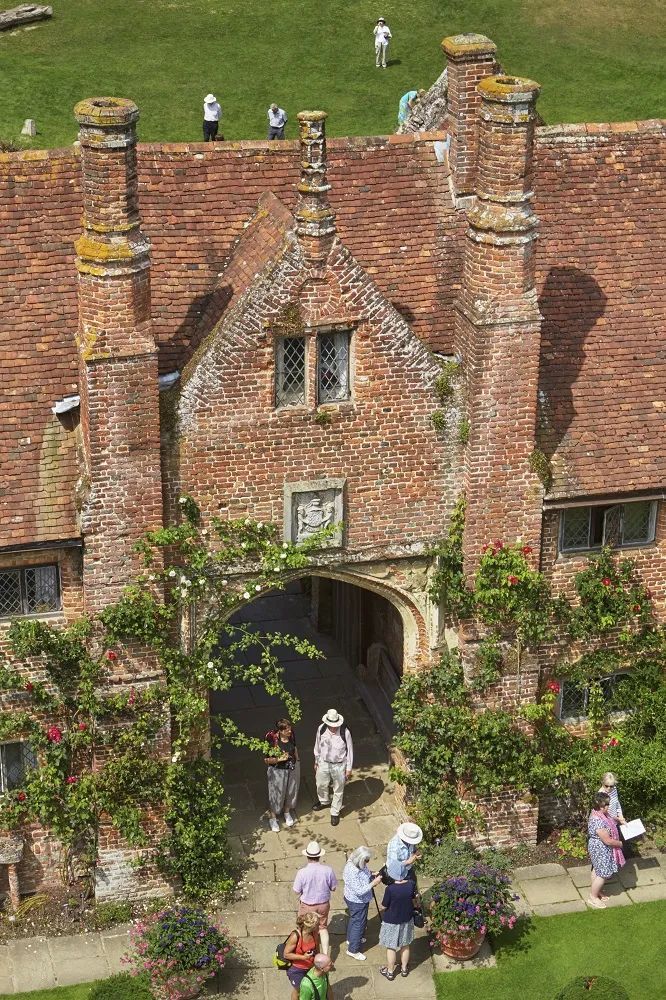 一个设计,一个栽种,夫妻协力打造的复古花园-14