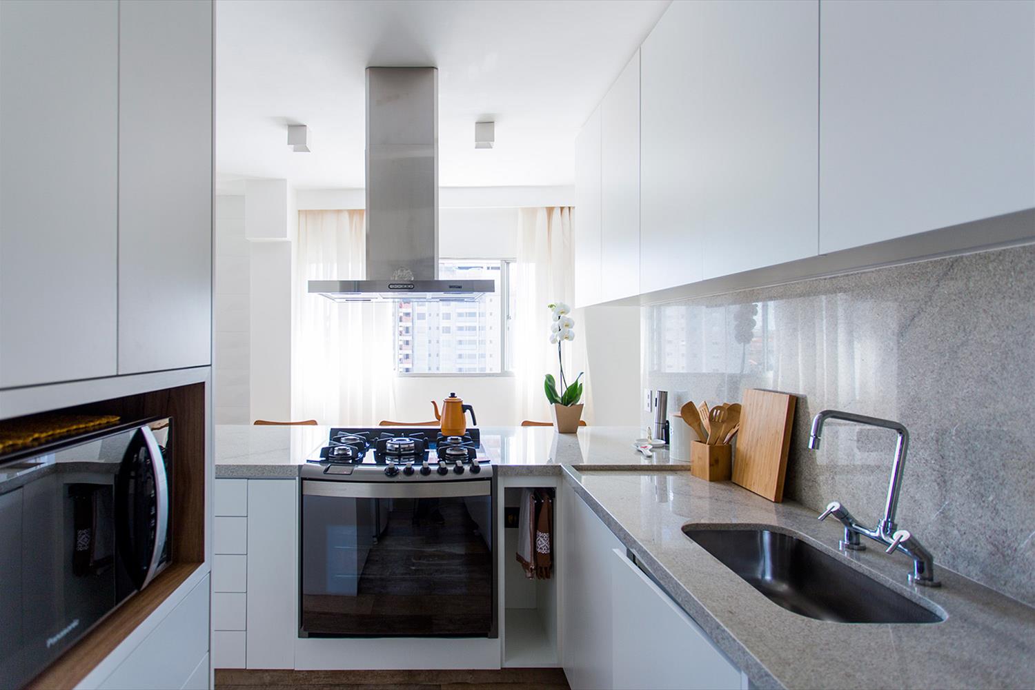 65 平米公寓的现代变身 | 多功能家具与极简风格的完美融合-6