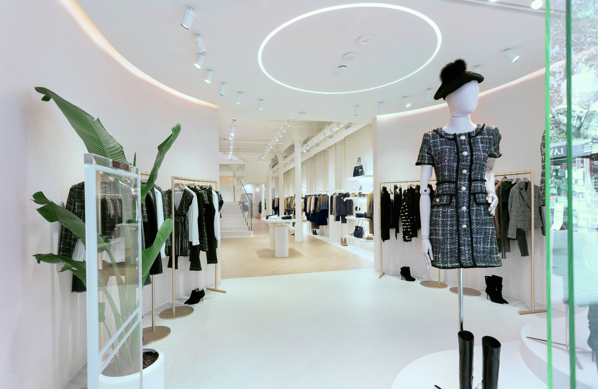 刘•乔巴塞罗那格拉西亚旗舰店-9