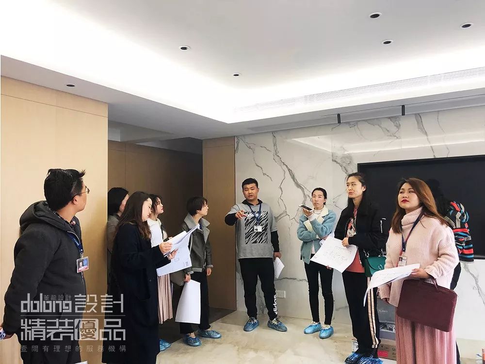 复地御钟山 400 平现代简约设计,儿童活动区与餐厅空间巧妙结合-9