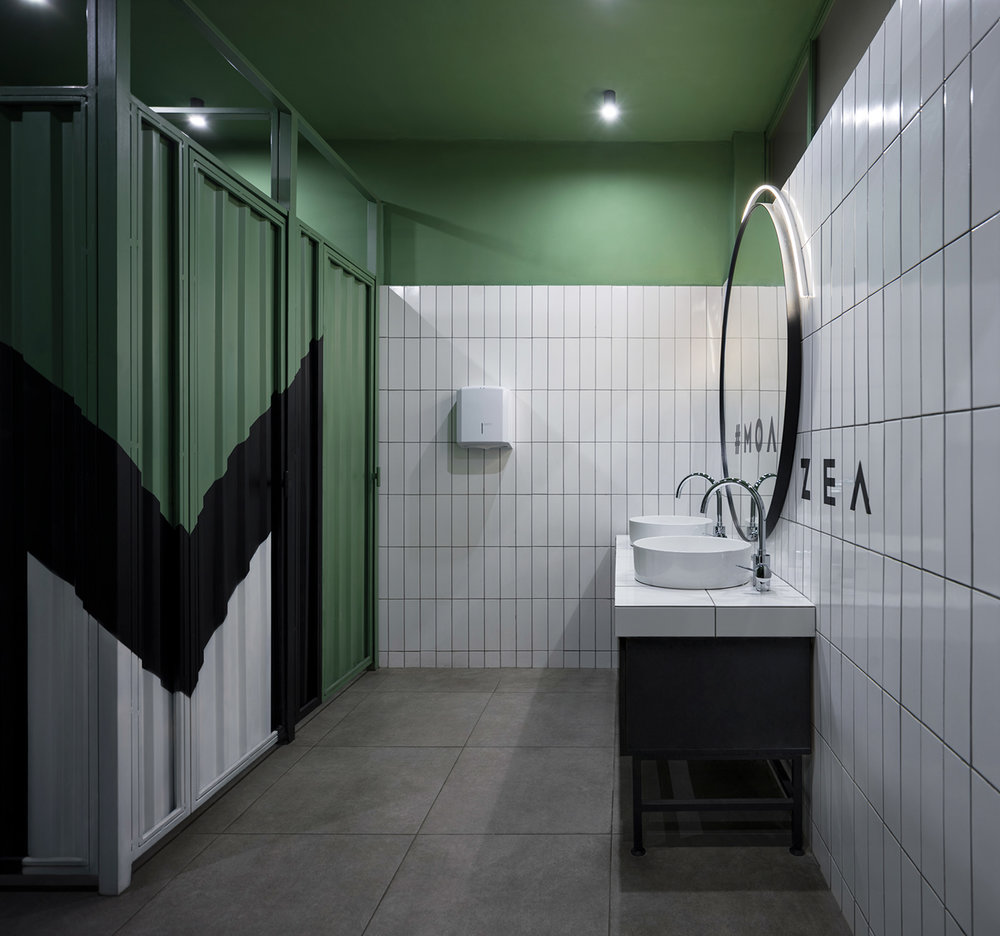 乌克兰利沃夫工业风酒吧设计-18