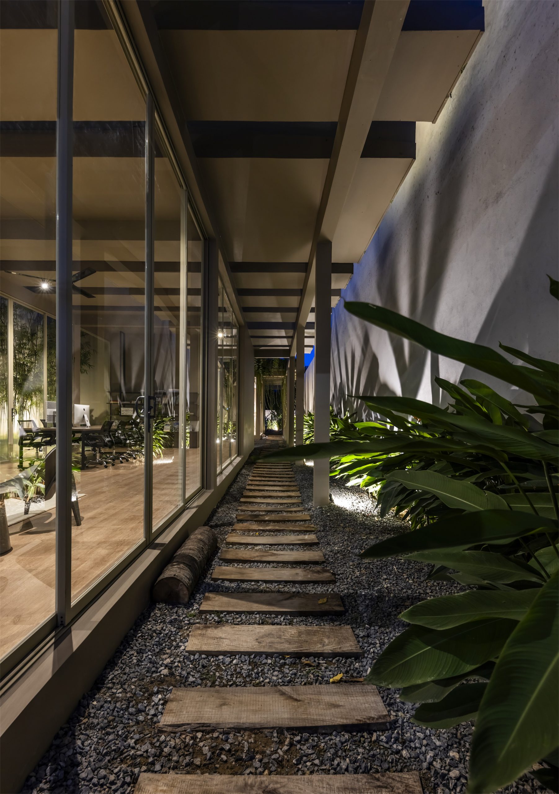 越南庆和绿色办公体验空间丨Pham Huu Son Architects-39