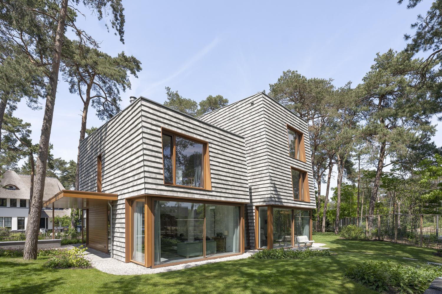 荷兰森林中的现代住宅-14