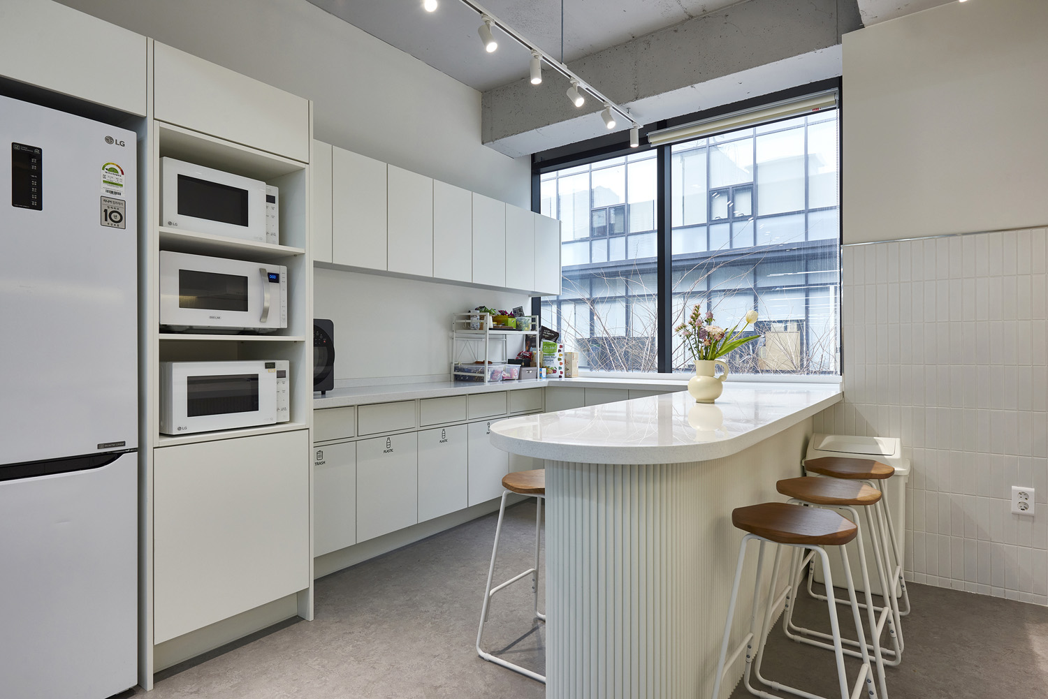 首尔 88 平米现代购物公司办公室室内设计-20