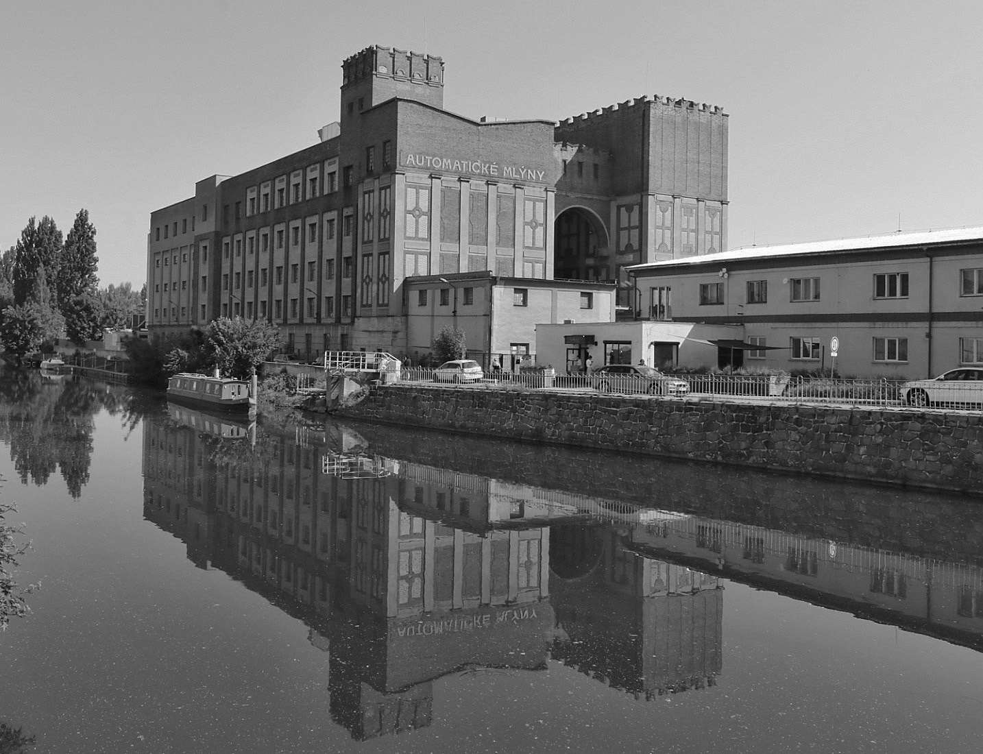 新舊共榮的城市典範：捷克舊磨坊改造，融合藝廊、教育中心、市民共享的文化場域 | FAM-5