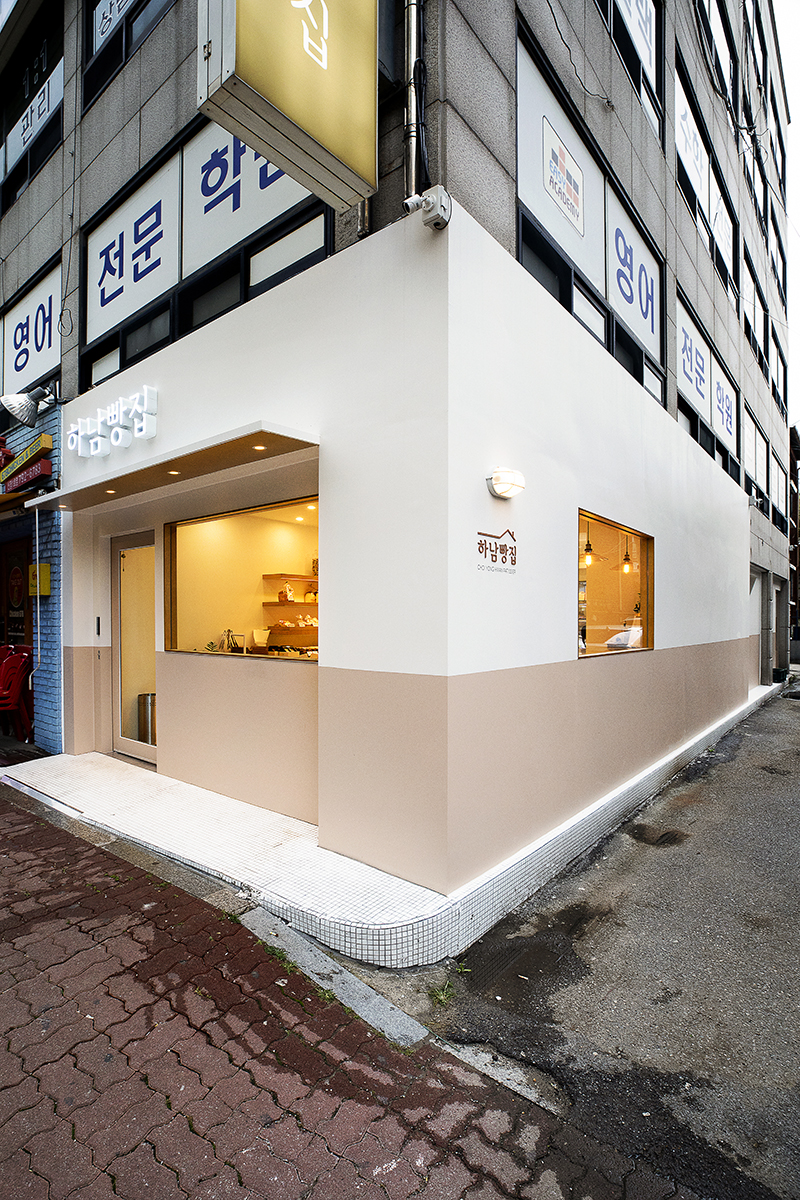 简约白调的面包店设计-3