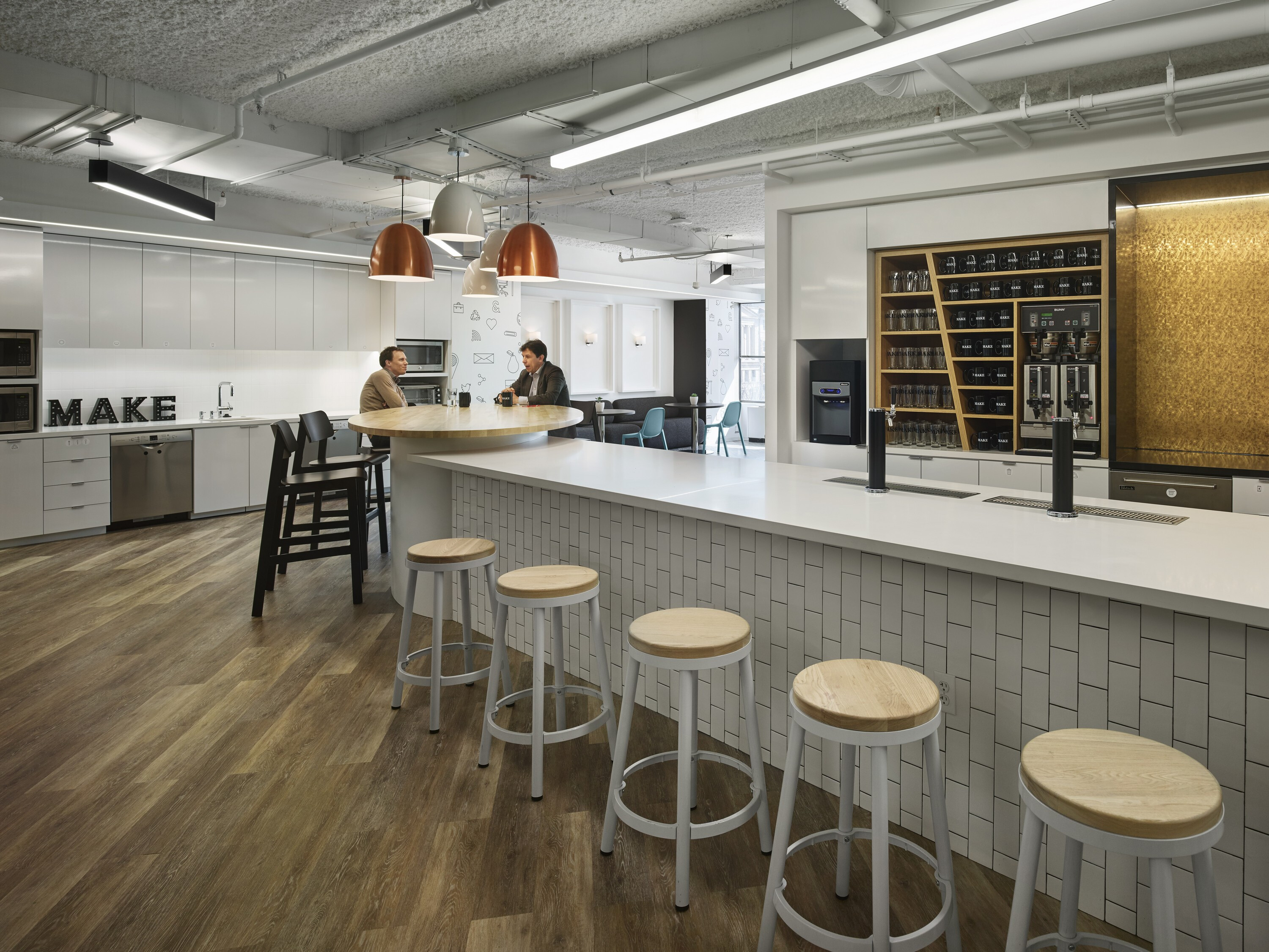 MakeOffices 办公空间 | 木纹 vinyl 地板的创意应用-31