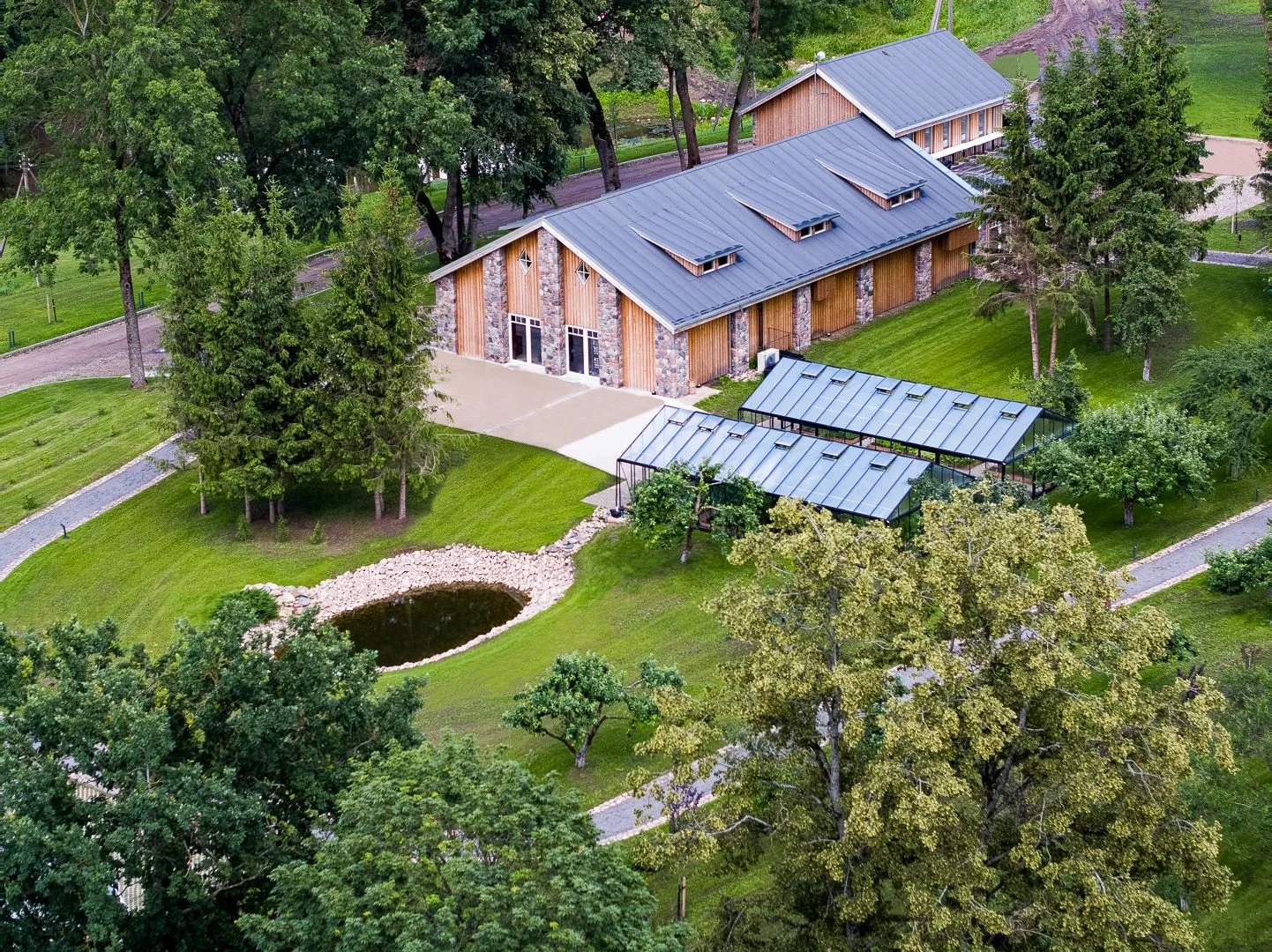 农民圈；农民圈子（具体含义可根据实际语境判断，这里圈既可以理解为有一定共同特点集合在一起的一个群体概念，也可理解为一种社交圈子之类的意思 ）

注：如果这是一个专有名称的话，可能有特定的、更合适的译法，可结合具体背景信息进一步判断 丨立陶宛丨DO ARCHITECTS-35