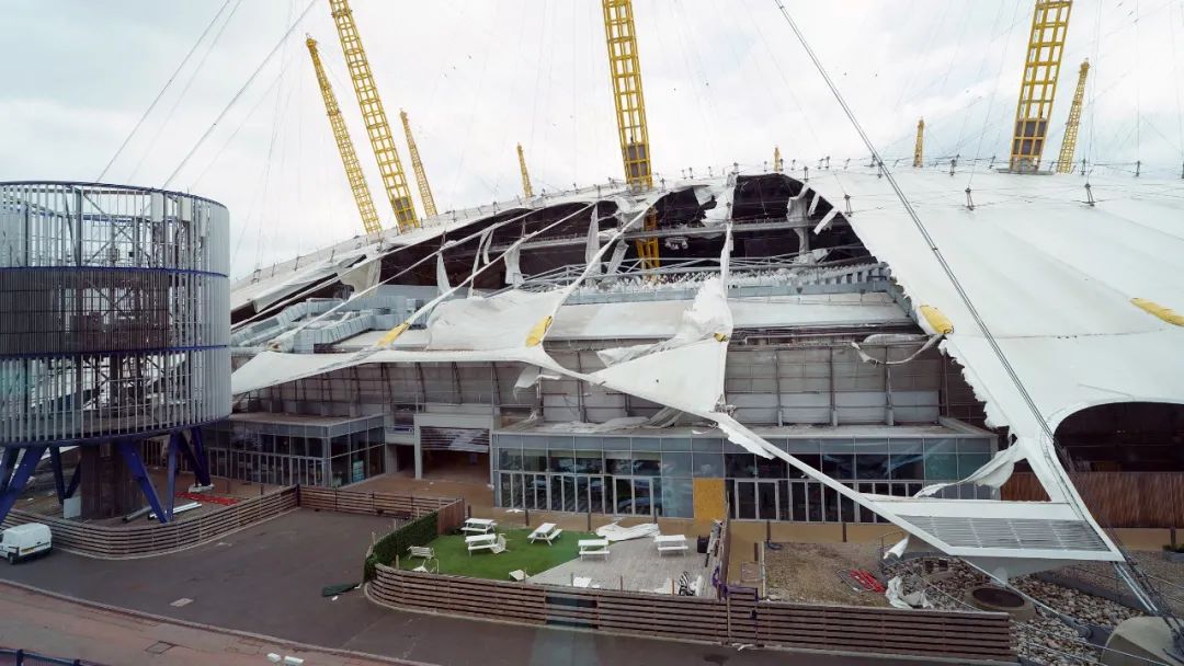 罗杰斯"千禧穹顶"被风暴撕毁！高技、高造价VS极端天气，建筑应该担责吗？-26