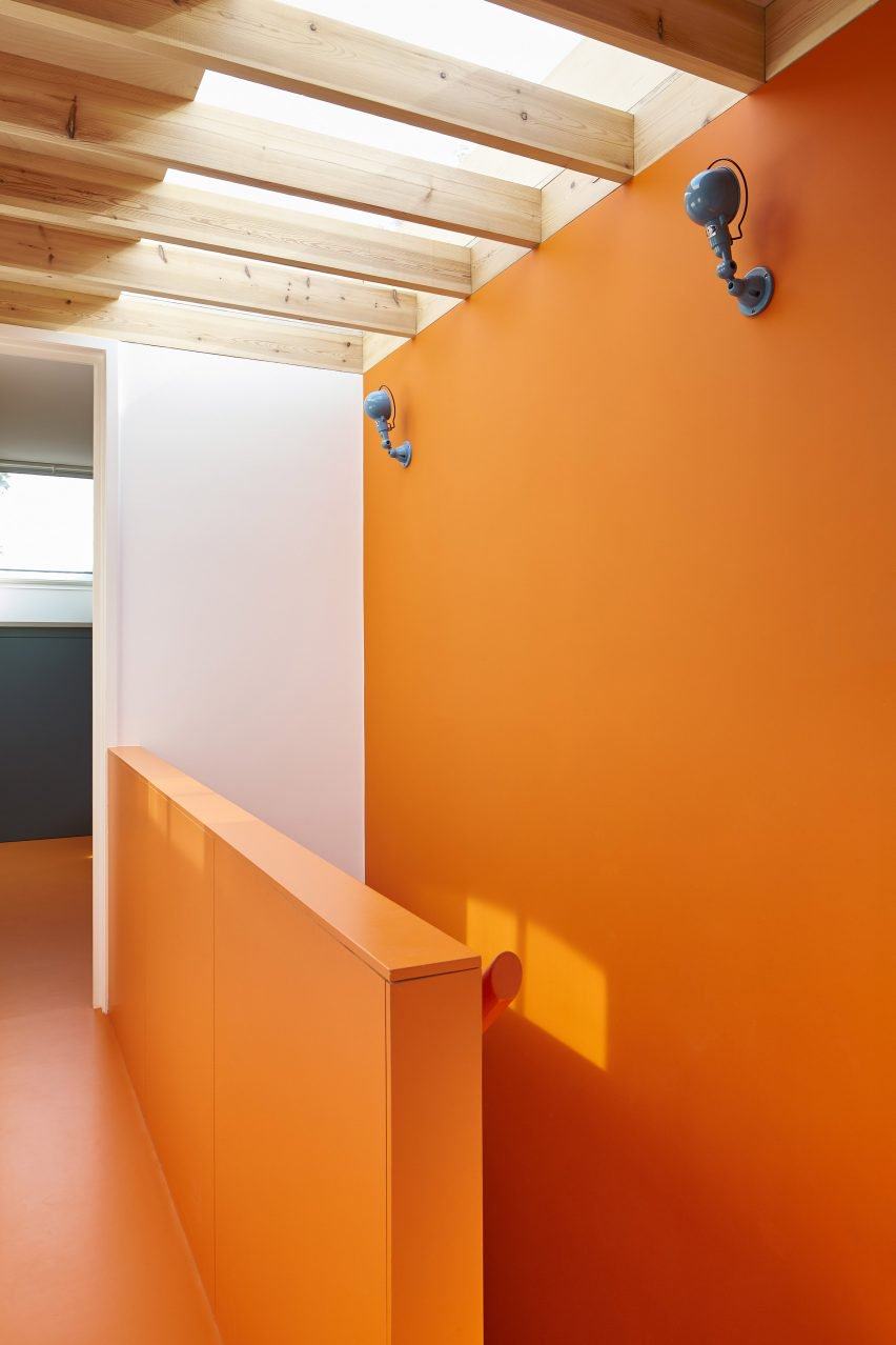 伦敦 19 世纪老房翻新,色彩盛宴打造现代家居空间-12