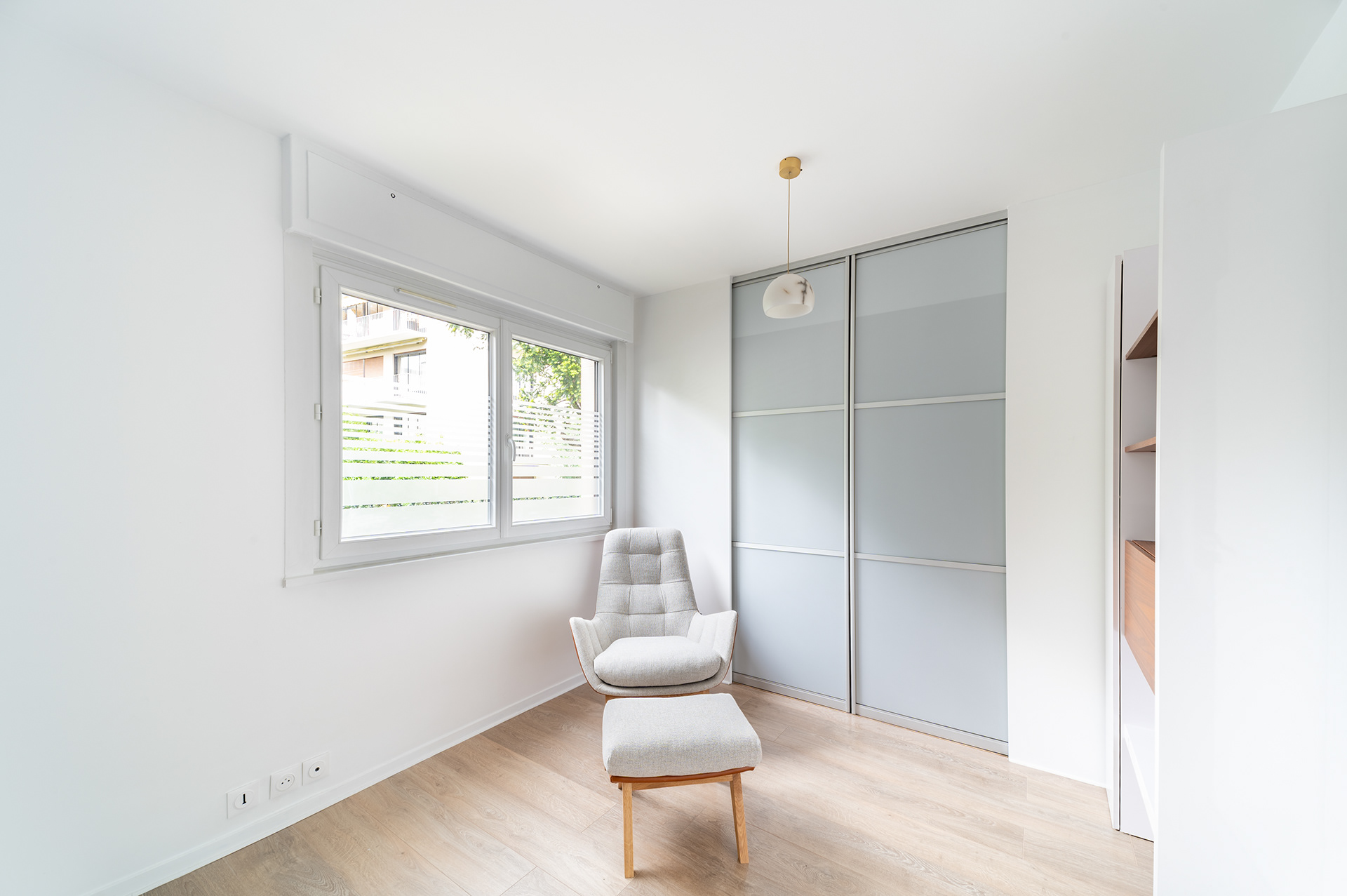 塞纳河畔讷伊以及花园旁（注：Neuilly sur Seine是法国巴黎的一个地名，一般固定译为塞纳河畔讷伊 ，sur Jardin直译为在花园上，结合语境理解为花园旁 ） 丨未明确,装饰设计为Stephanie Beaujard-11