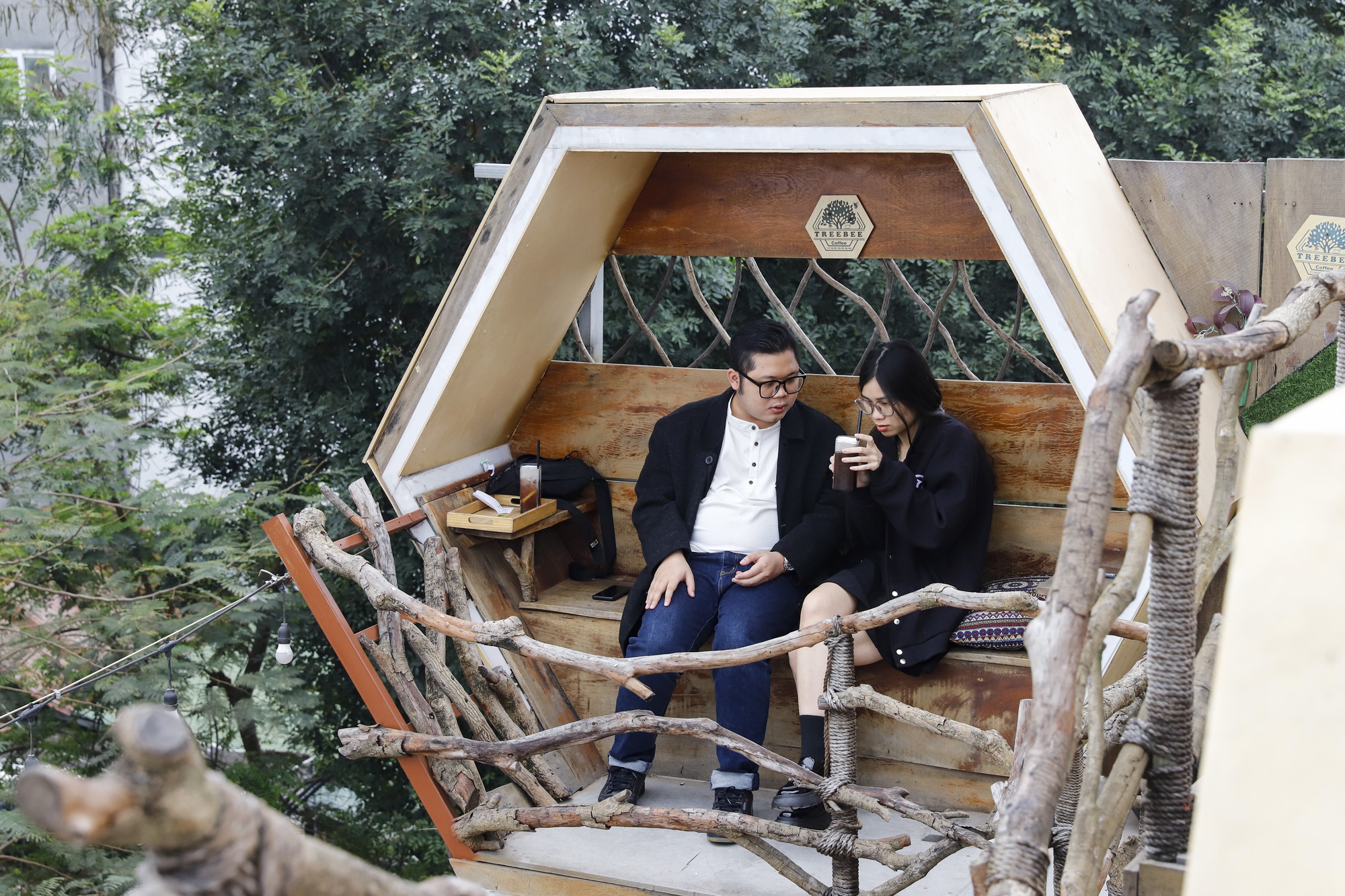 河内西湖边蜂巢咖啡馆丨越南河内-15