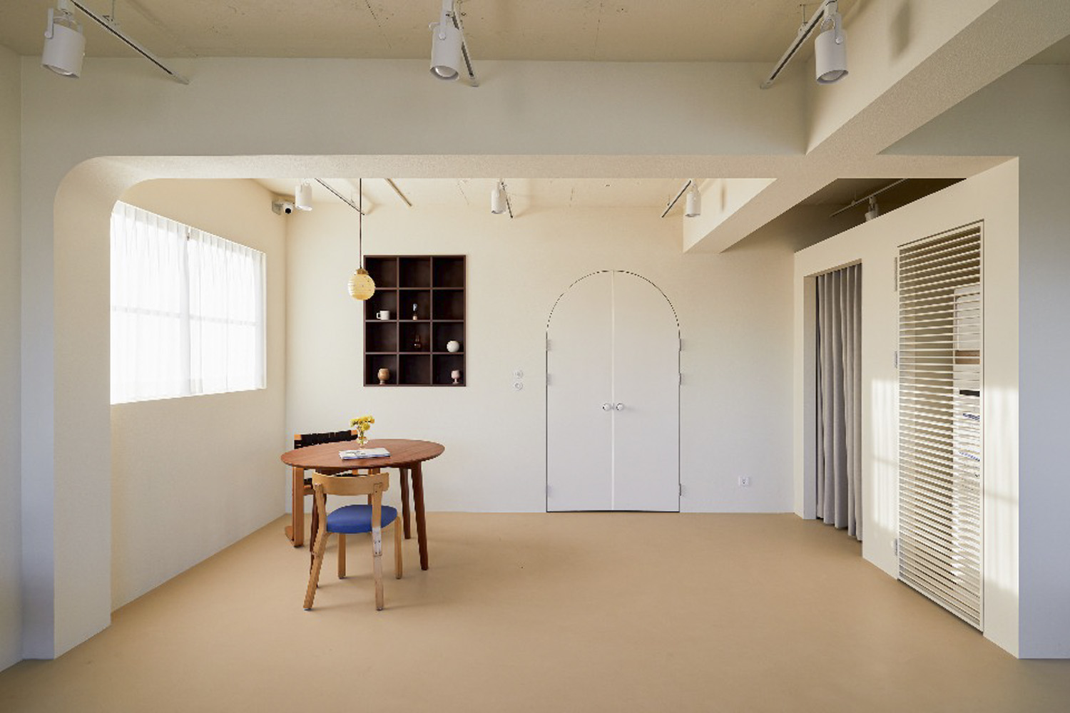 35 平简约设计工作室，展现白色与木纹之美-16