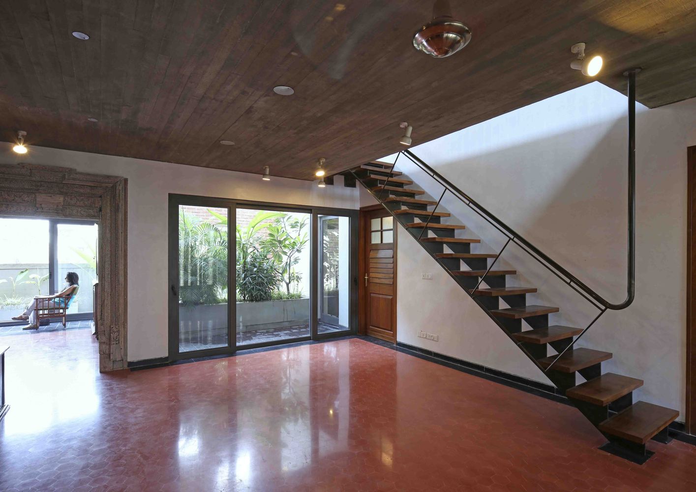 砖墙面纱 · 新德里拥挤社区中的宁静绿洲-75