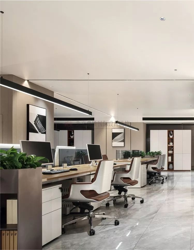 典硕国际设计机构打造的现代中式办公空间-33