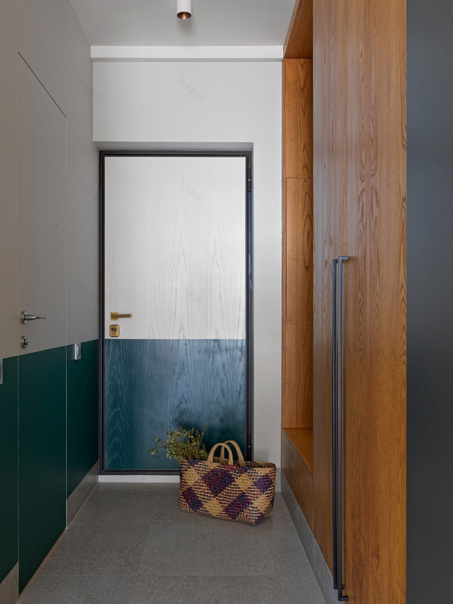 莫斯科 40㎡小户型公寓 | 开放空间与温馨黄色调的完美结合-10