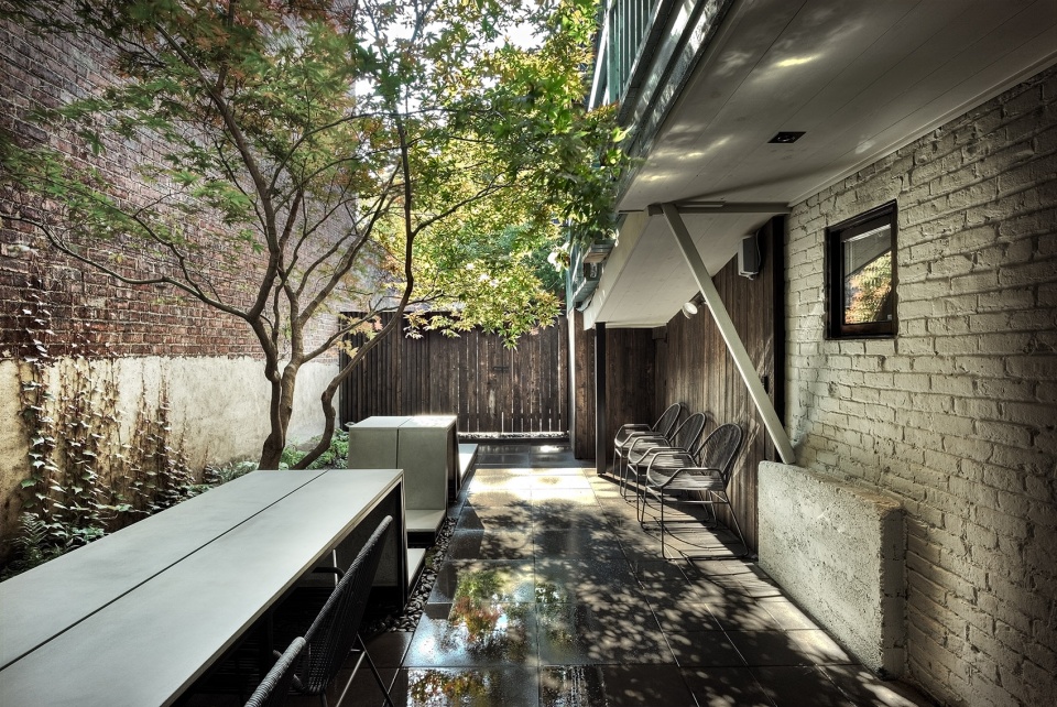 蒙特利尔独户住宅后院重建,MYTO 打造极简日式休闲空间-7