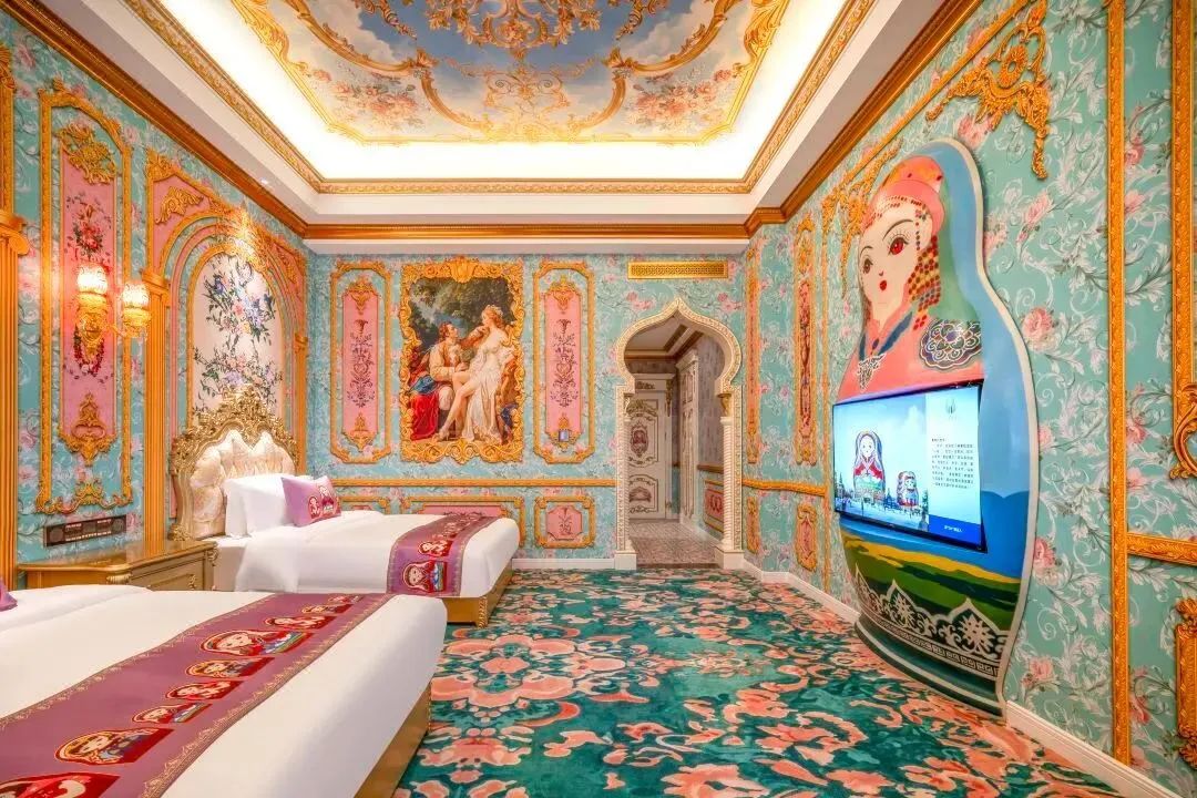 93米！全球最大套娃建筑！草原上的魔幻城堡，10万游客打卡背后的争议与狂欢-21