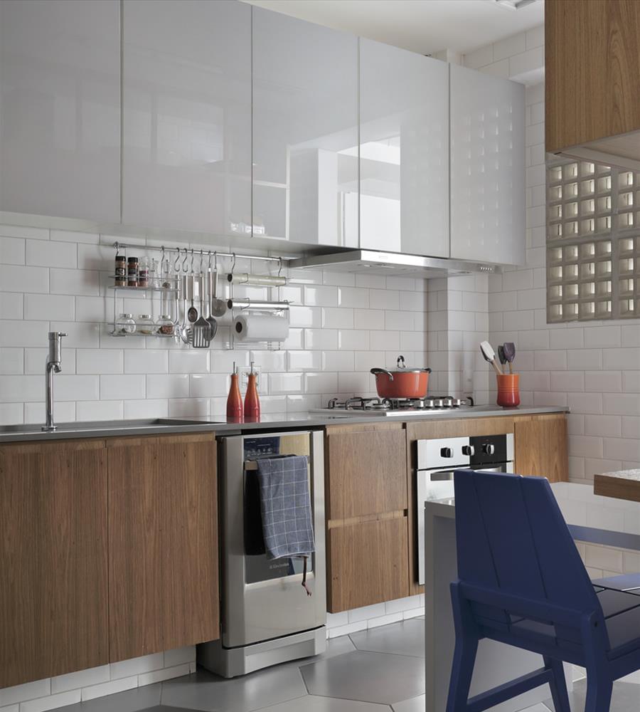 灰黑木质公寓 | 现代简约与自然光线的完美结合-6