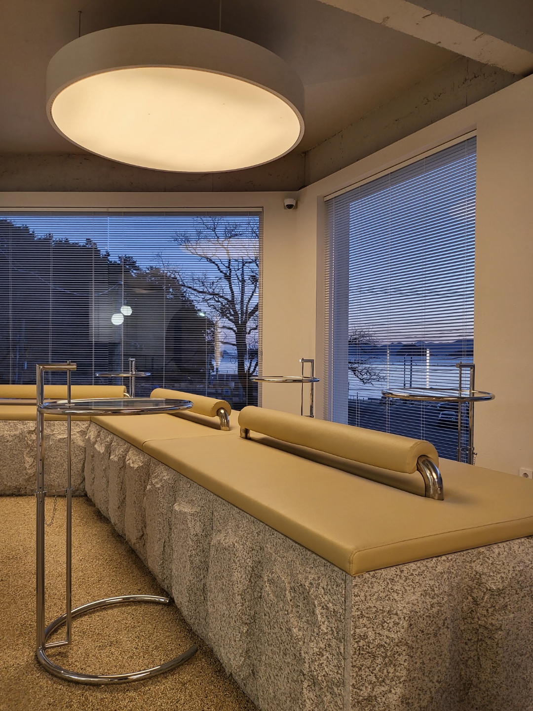 40 坪高级感十足的韩国窗源咖啡厅设计-17