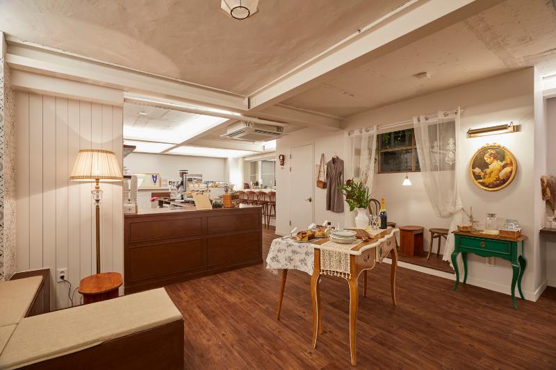 欧式风情的 21 平米咖啡厅设计-3