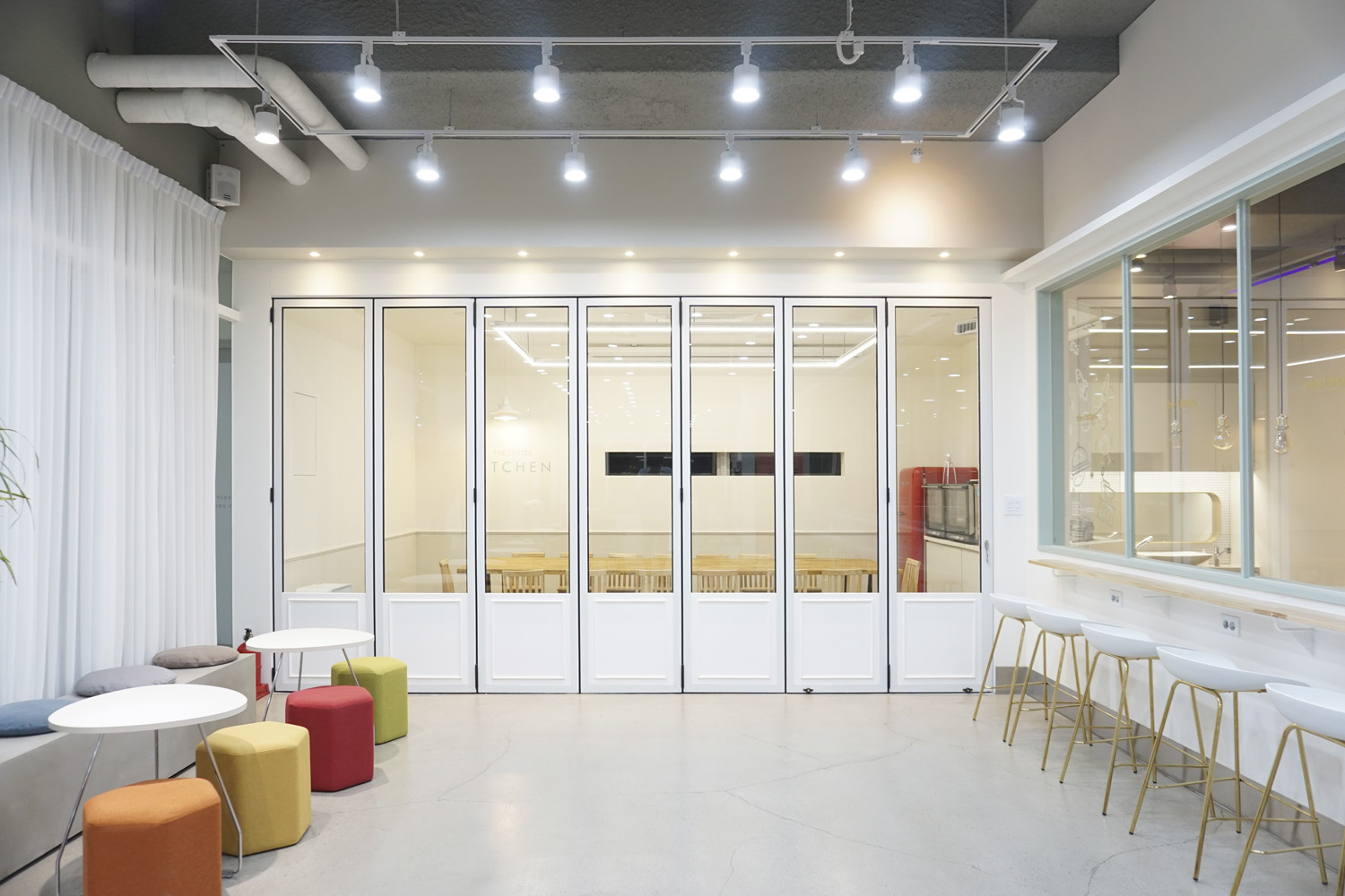 70 平小户型打造简约亲子咖啡厅-7