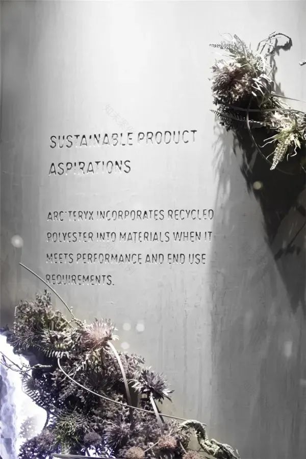 始祖鸟 2021 秋冬橱窗“自然共生”丨OTG LAB-11