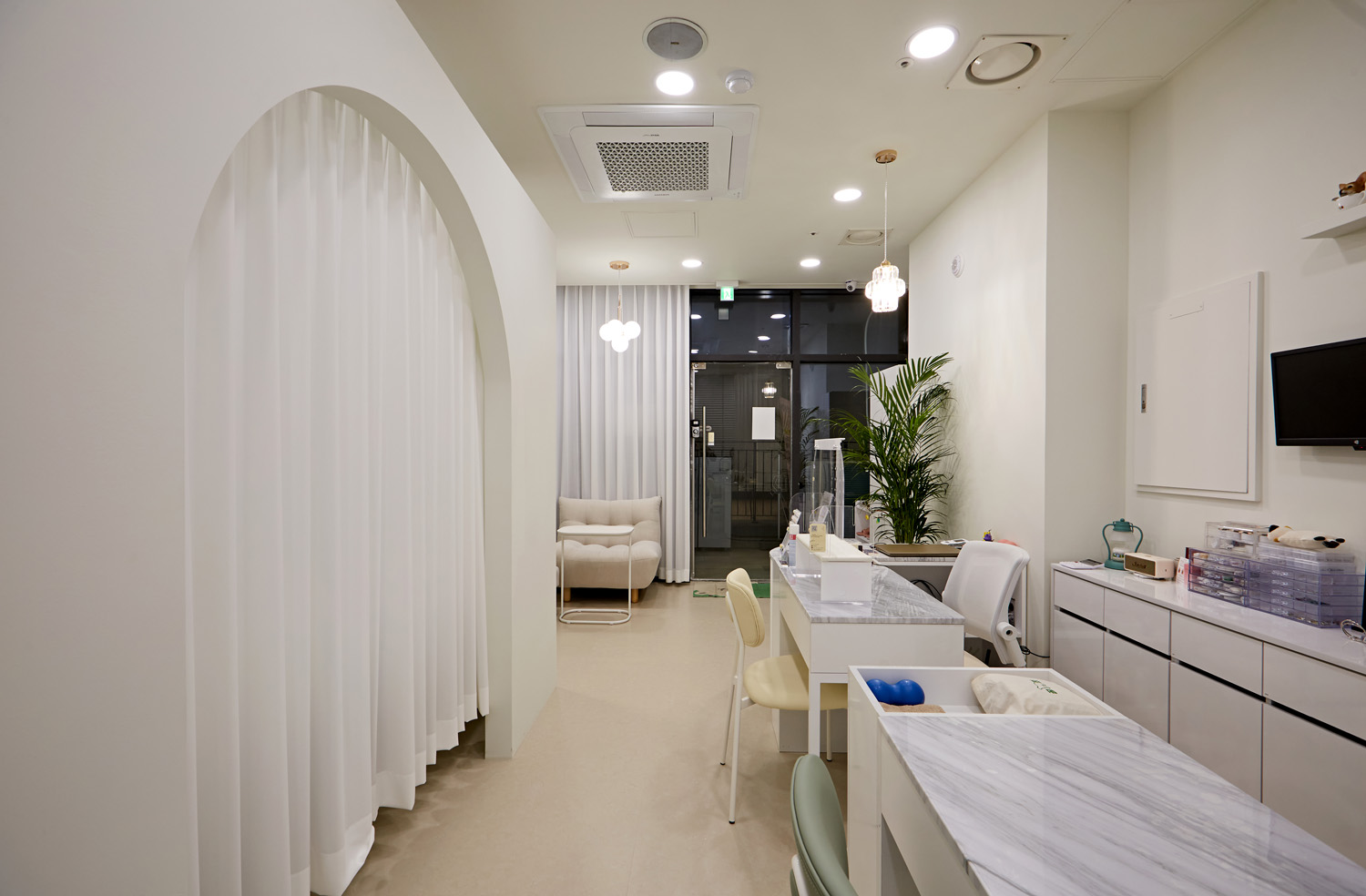 9 平米极简纯白咖啡馆设计，小空间大魅力-8