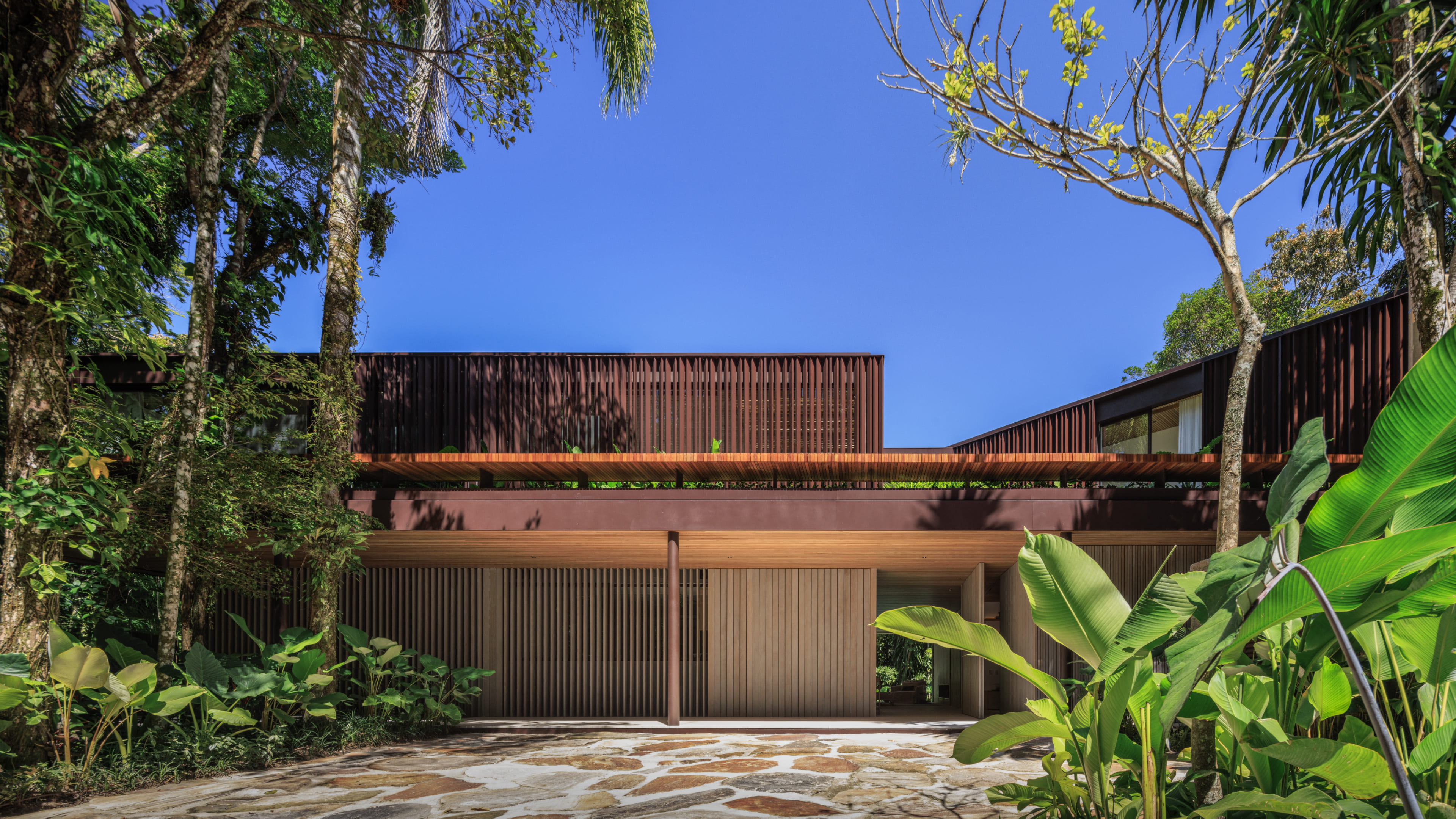 若JO是名字的缩写或者特定名称等保持原样：JO住所
若JO没有特殊意义，可意译为：住宅JO （不过这种说法一般是基于JO有特定指代前提，不然与住宅语义搭配会稍显突兀，最推荐情况一是JO有特定含义时的翻译） 丨巴西圣保罗-70