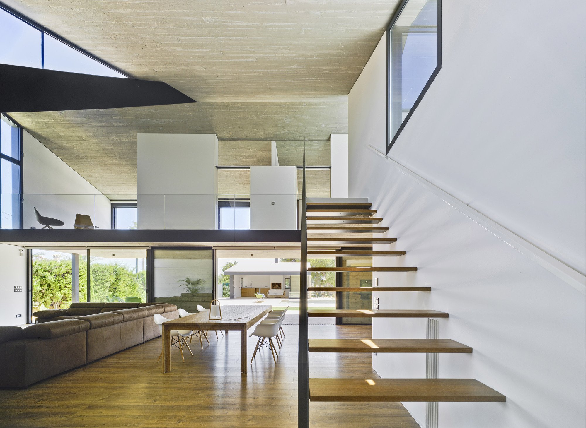 分层空间连续的别墅设计-37