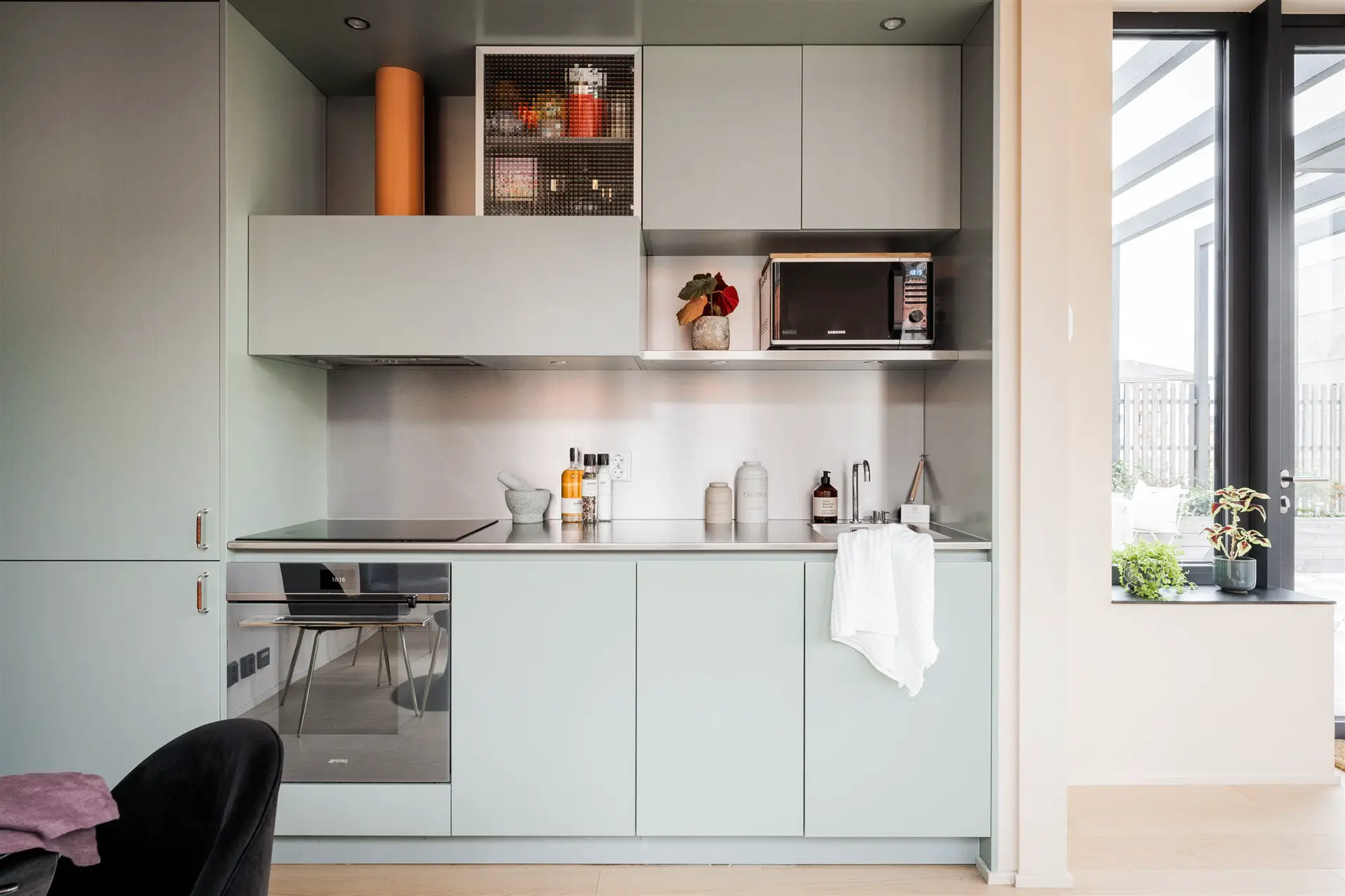 瑞典 37m2 屋顶小屋 | 工业风独立空间,4 米高天花板与 72m2 露台-3