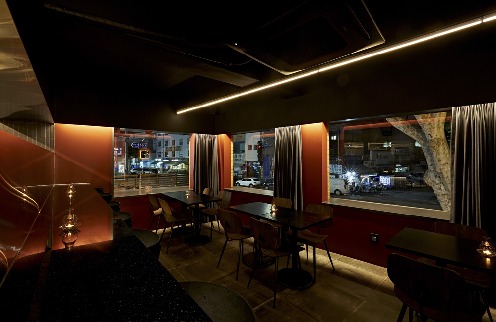 13 坪现代简约餐厅设计，黑白色调的魅力空间-5