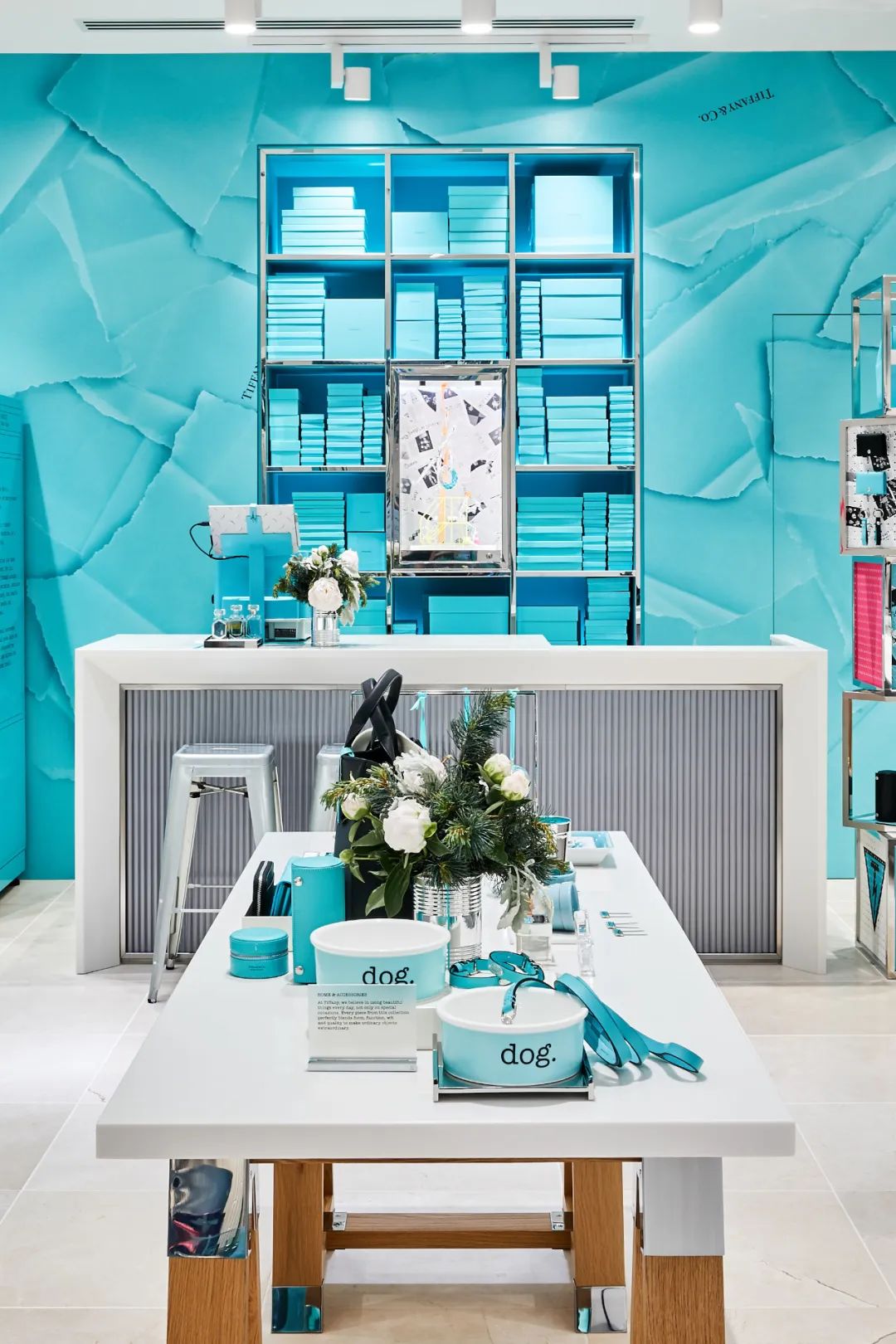 【519期】Tiffany Co( 蒂芙尼)最新快闪店设计，丰富的礼物周边，增加互动性-38