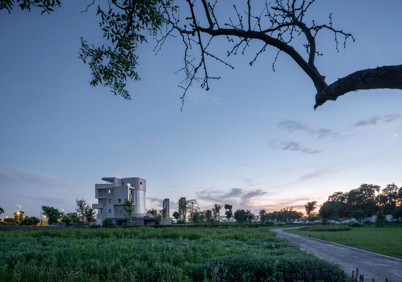 回头潮堤岸上的建筑丨中国浙江丨森上设计-10