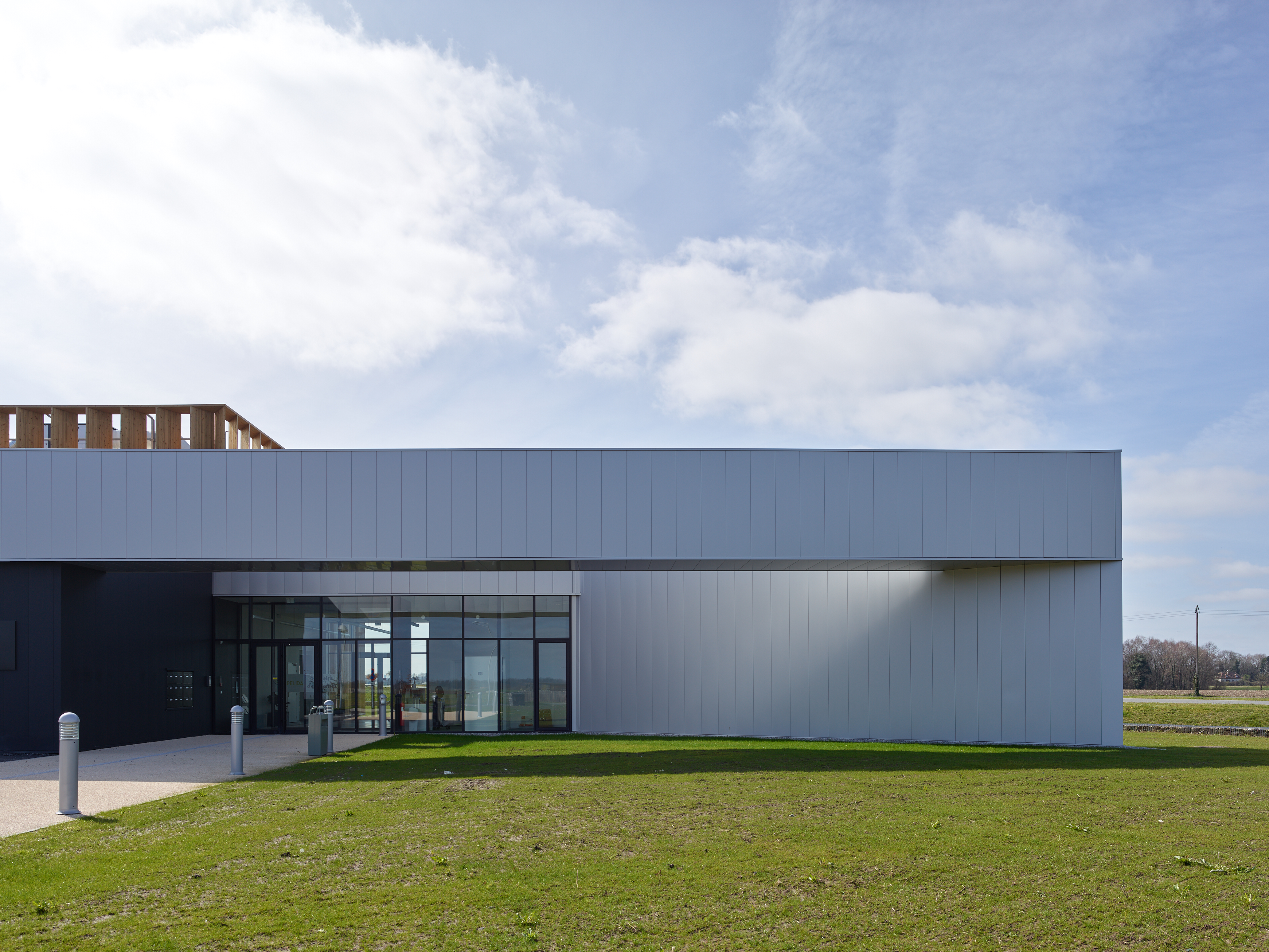 环保商业孵化器建筑，实现智能简约设计-12