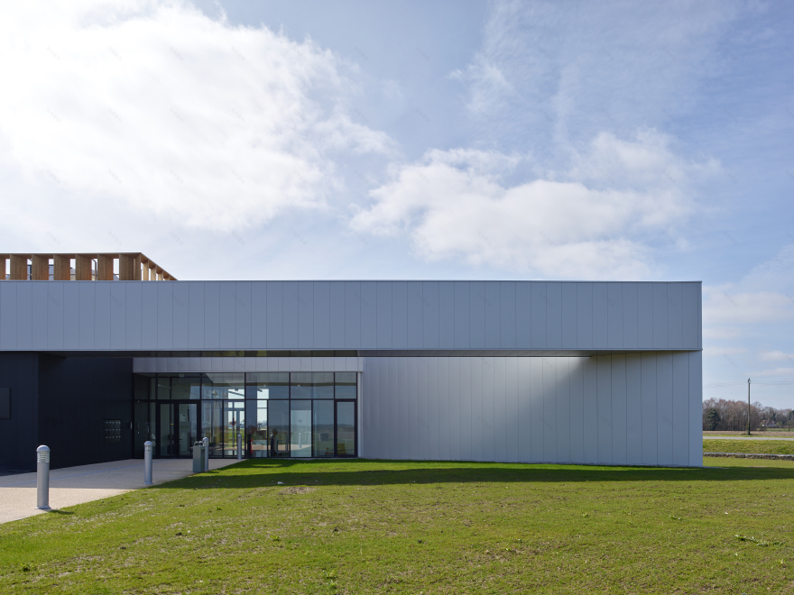 环保商业孵化器建筑,实现智能简约设计-12