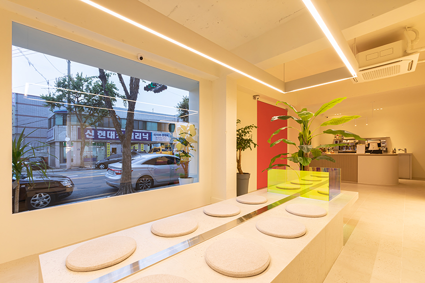 粉色大门的点睛之笔——大邱咖啡馆室内设计-13